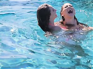 Riley Reid and Kimmy Granger take a dip in each others fuckboxes